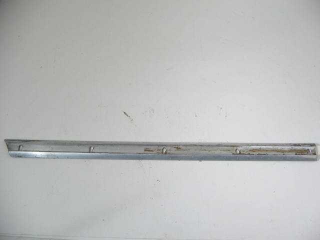 LEFT RUBBER RETAINING CHANNEL