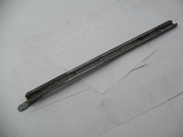 LOWER SEAT RAIL