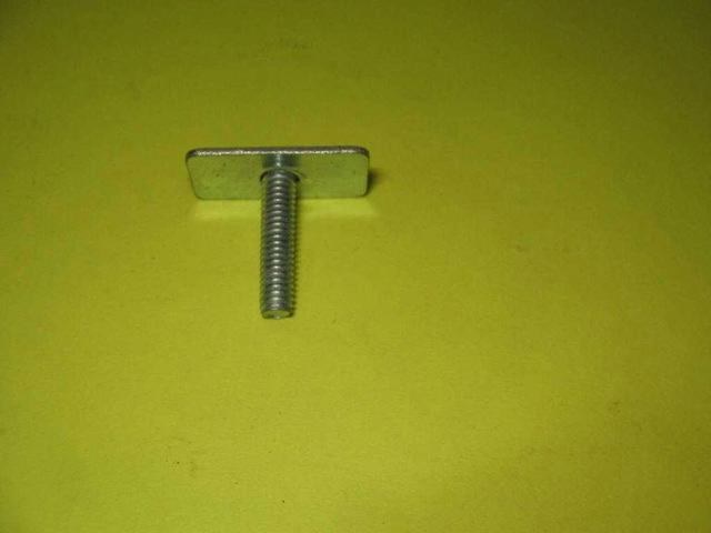 BOLT TO HOLD R FENDER TRIM END