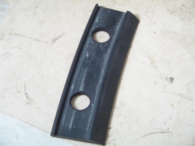 PAD UNDER WINDSCREEN FRAME PR