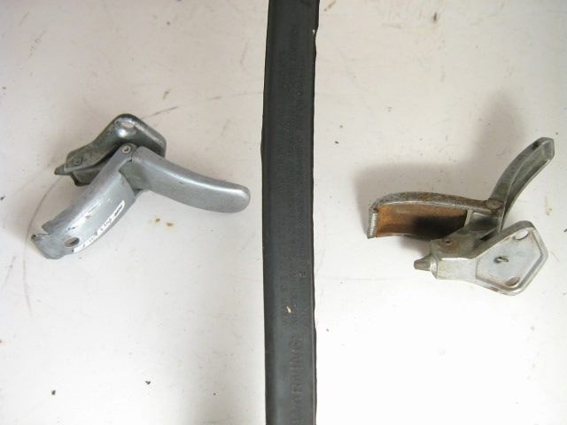 RIGHT CONVERTIBLE TOP LATCH