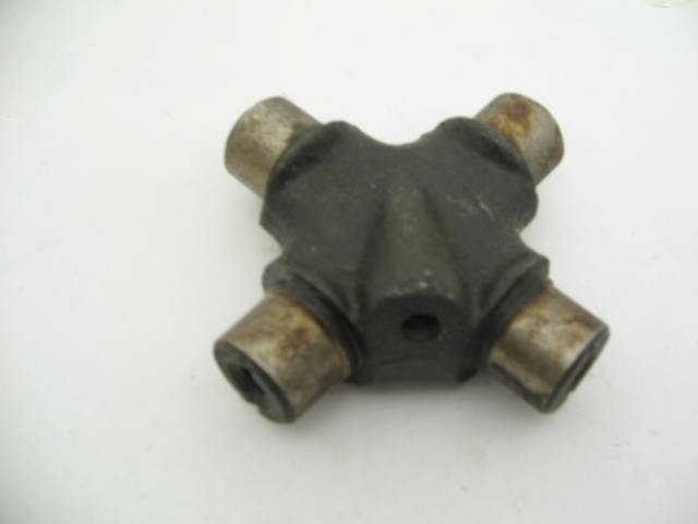 UNIVERSAL JOINT CROSS