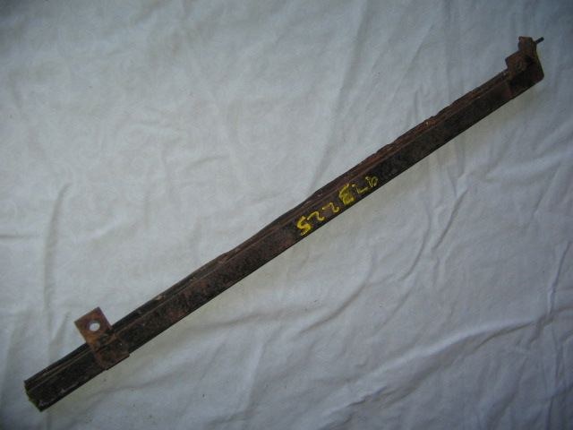 RIGHT FRONT WINDOW CHANNEL