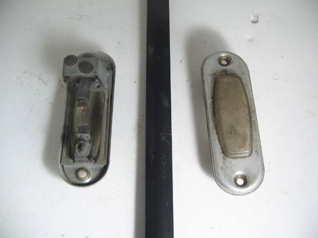 LIGHT BULB HOLDER WITH LENS
