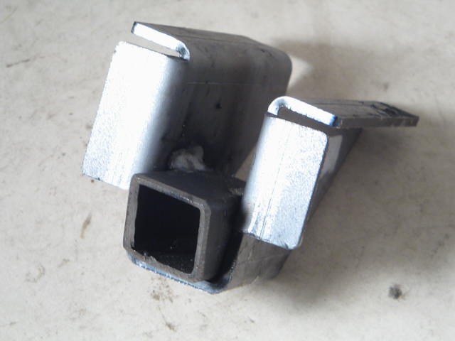 RIGHT JACK SUPPORT UNDER FLOOR