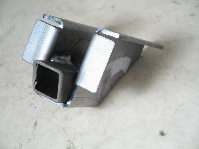 LEFT JACK SUPPORT UNDER FLOOR