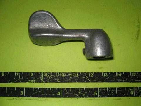 RIGHT DOOR WING VENT HANDLE