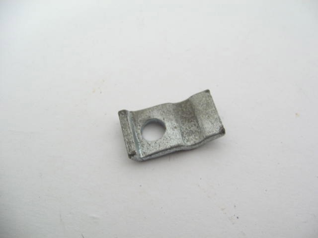 CARBURETOR CHOKE CABLE CLAMP