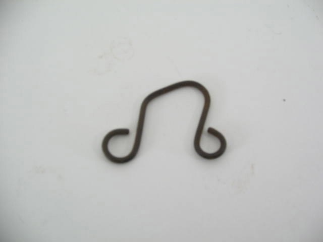 DISTRIBUTOR CAP CLIP