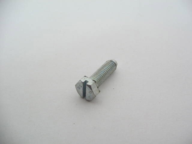 IDLE SPEED ADJUSTMENT SCREW