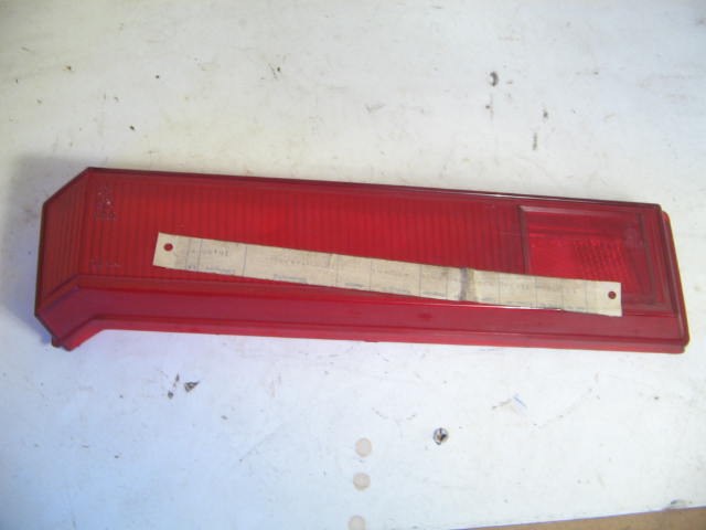 LEFT RED TAIL LAMP LENS