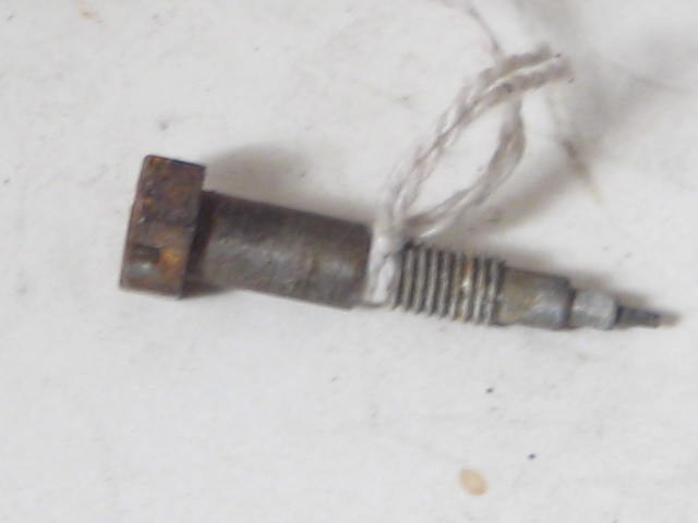 IDLE MIXTURE ADJUSTMENT SCREW