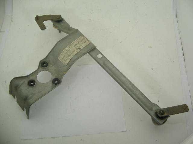 WINDSHELD WIPER MOTOR BRACKET