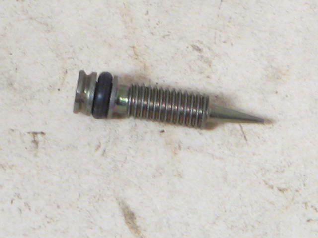 IDLE MIXTURE ADJUSTMENT SCREW