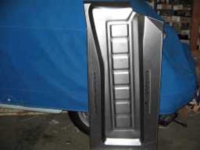 RIGHT FLOOR PAN W SEAT RAILS