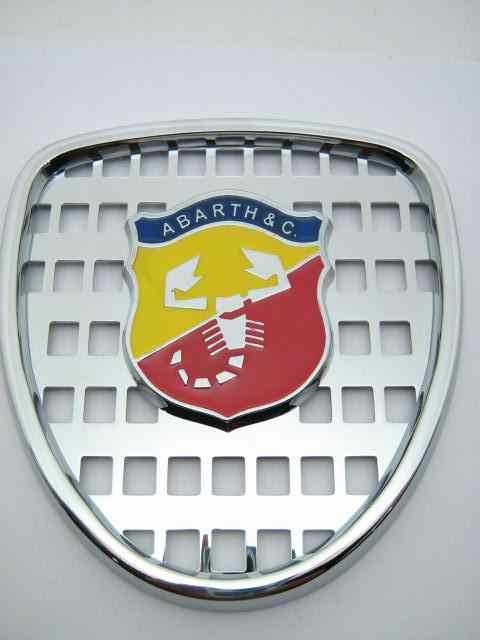 THIN GRILL WITH EMBLEM