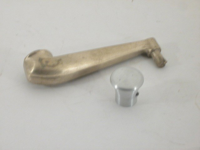 WINDOW CRANK HANDLE ASSEMBLY