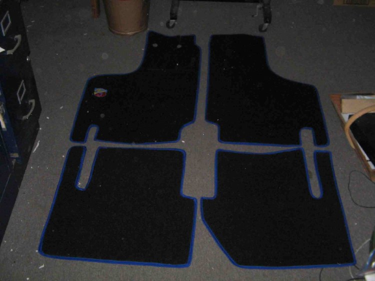 FLOOR COVER MATS W BLUE TRIM