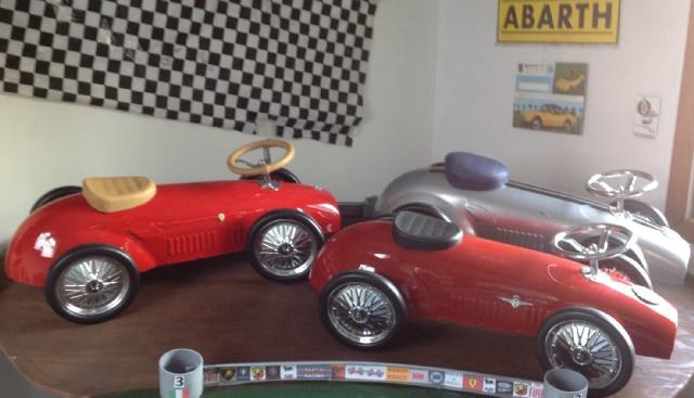 CHILDS SCOOT CAR DISPLAY