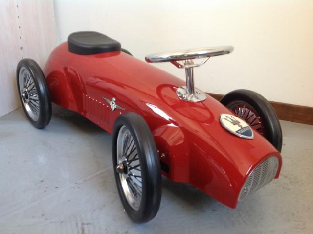 MASERATI STYLED SCOOT CAR