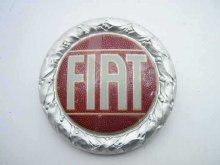 OE PAINTED FIAT WREATH EMBLEM