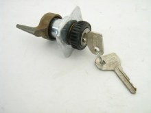 1974-78 GLOVE BOX LOCK ASSY