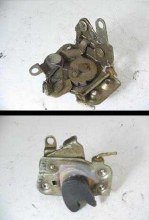 RIGHT FRONT DOOR LATCH