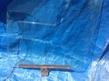 LEFT FRONT TINTED DOOR GLASS