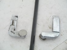 1979-82 RIGHT WING VENT HANDLE
