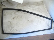 RIGHT REAR QUARTER RUBBER