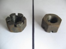 CASTELLATED NUT ON AXLE END