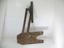 RIGHT FRONT WINDOW REGULATOR