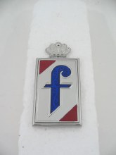 PININFARINA "f" EMBLEM ON SIDE