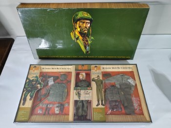 Hasbro G.I. Joe x Sgt. Rock WW2 Hero Presentation Set (2000 Previews Shared Exclusive)