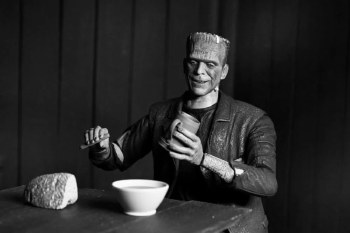 Additional picture of Universal Monsters Bride of Frankenstein Frankenstein’s Monster B&W Ultimate 7" Action Figure