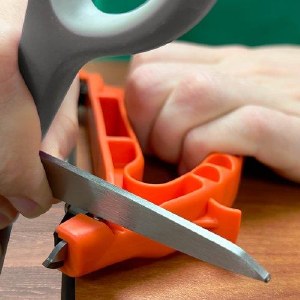Additional picture of AccuSharp All-In-One Sharpener Pruner/Knife/Tool Orange