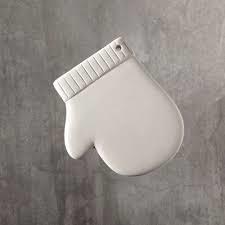 35968 - Mitten Ornament     3"W x 0.25"H