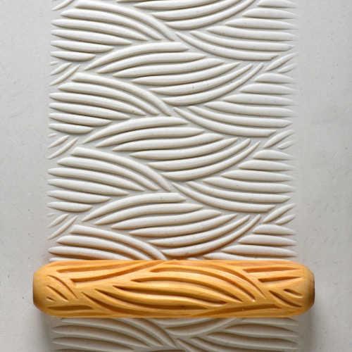 BHR011 - Big Hand Roller: Wavy Lines, 12cm