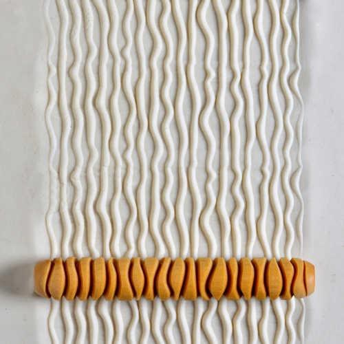 HR002 - Hand Roller: Vertical Wavy Line, 10cm