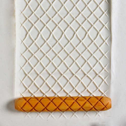 HR015 - Hand Roller: Cyclone Fence/Crosshatch, 10cm