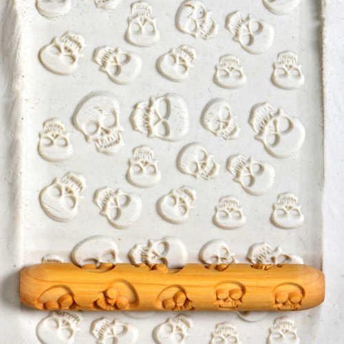 HR033 - Hand Roller: Skulls, 10cm