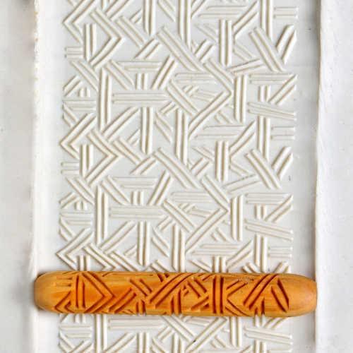 HR051 - Hand Roller: Crazy Wicker Weave, 10cm