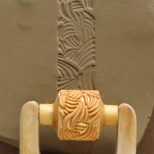 RM024 - Med. Handle Roller: Wild Organic Abstract, 3cm