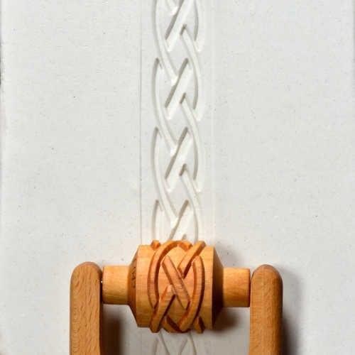 RM042 - Med. Handle Roller: Loose Braid, 3cm