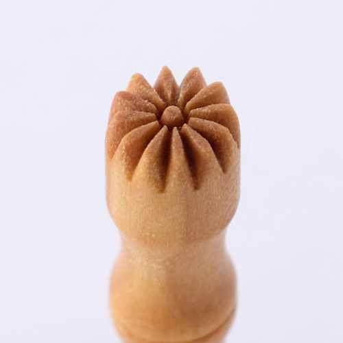 SMR004 - Mini Round Stamp: Daisy, 1cm