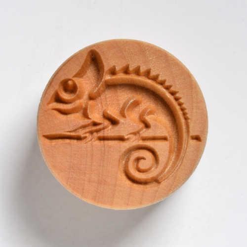 SCL050 - Lrg. Round Stamp: Chameleon on Branch, 4cm
