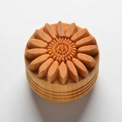 SCL109 - Lrg. Round Stamp: Sunflower, 4cm