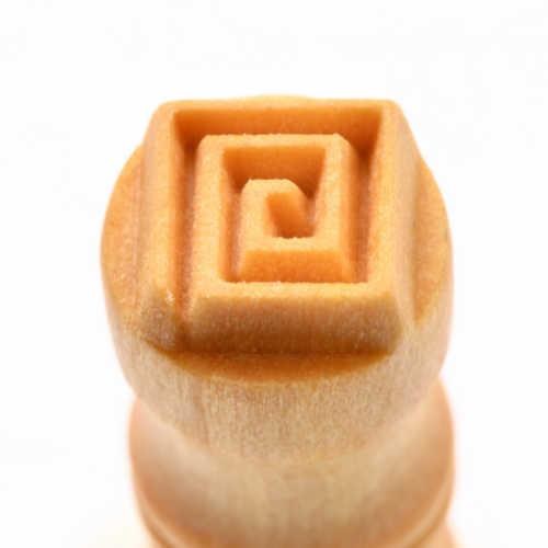 SCS117 - Sm. Round Stamp: Square Spiral, 1.5cm