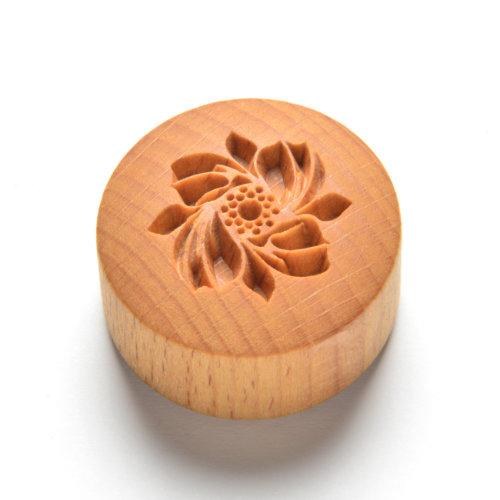 CT008 - Curve Top Stamps - Whirling Flower, 4cm