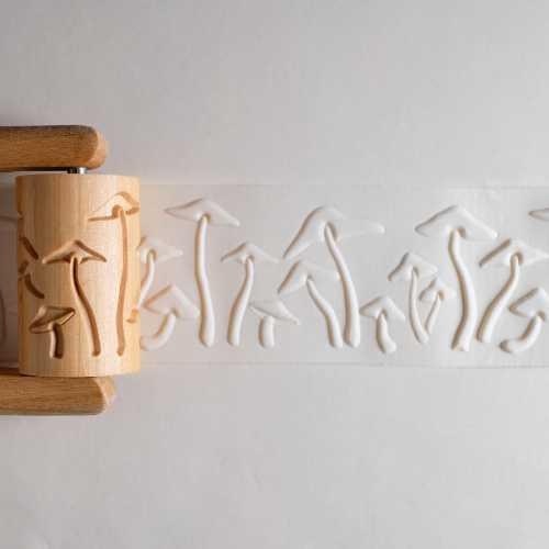 RL043 - Lrg. Handle  Roller: Mushrooms, 6cm